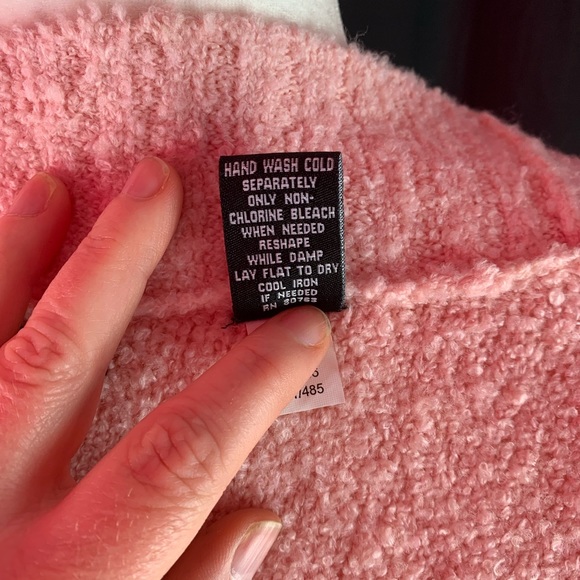 Moda International pink V-neck sweater size M - Picture 6 of 6